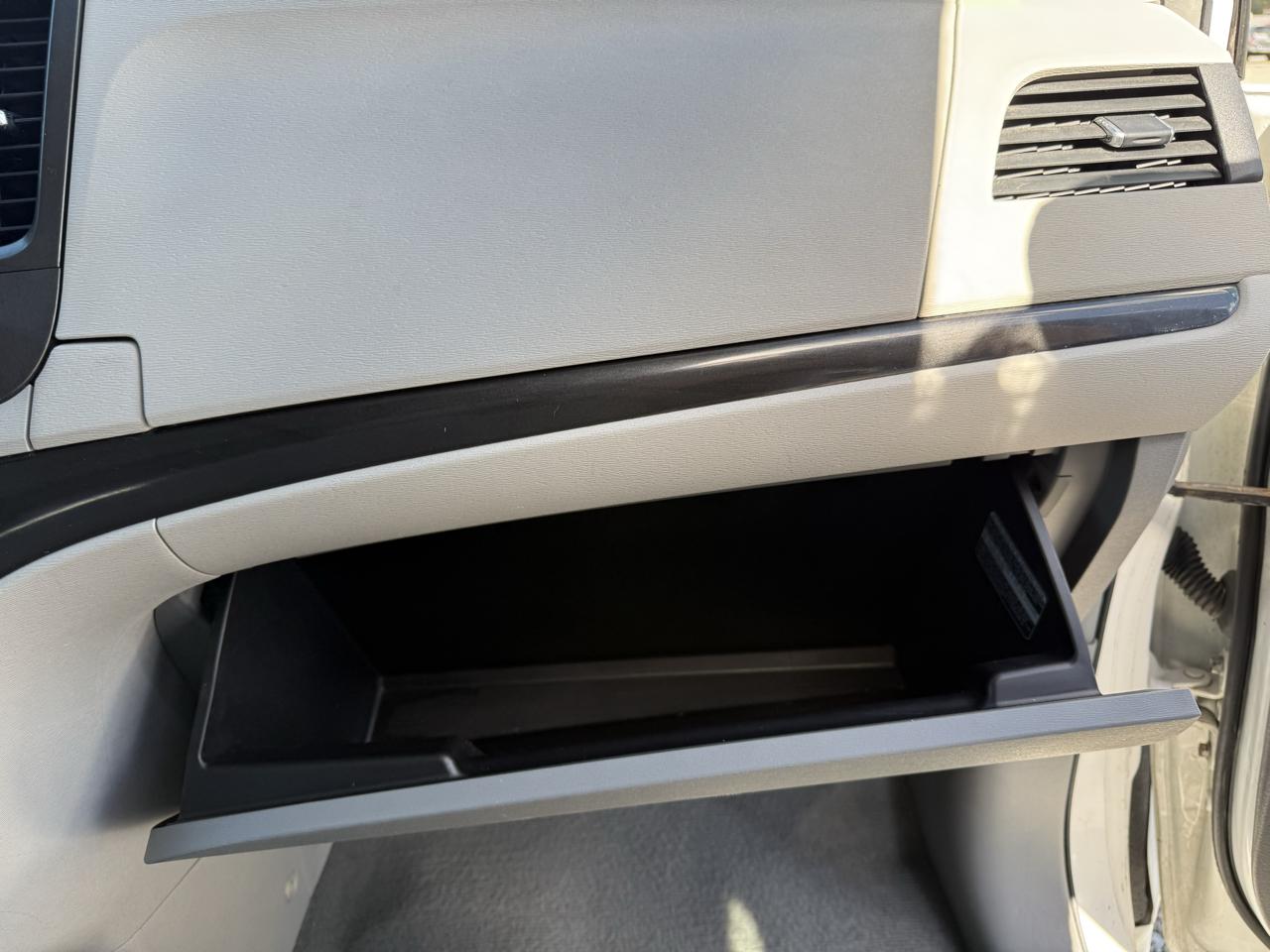 Toyota Sienna LE 8-Pass V6 2011