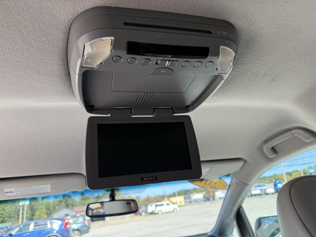 Toyota Sienna LE 8-Pass V6 2011