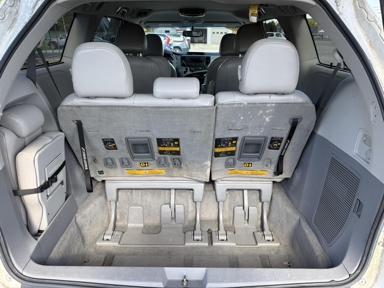 Toyota Sienna LE 8-Pass V6 2011