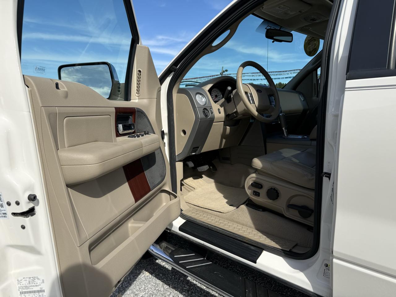 Ford F-150 SuperCrew Crew Cab 139" XLT 4WD 2008