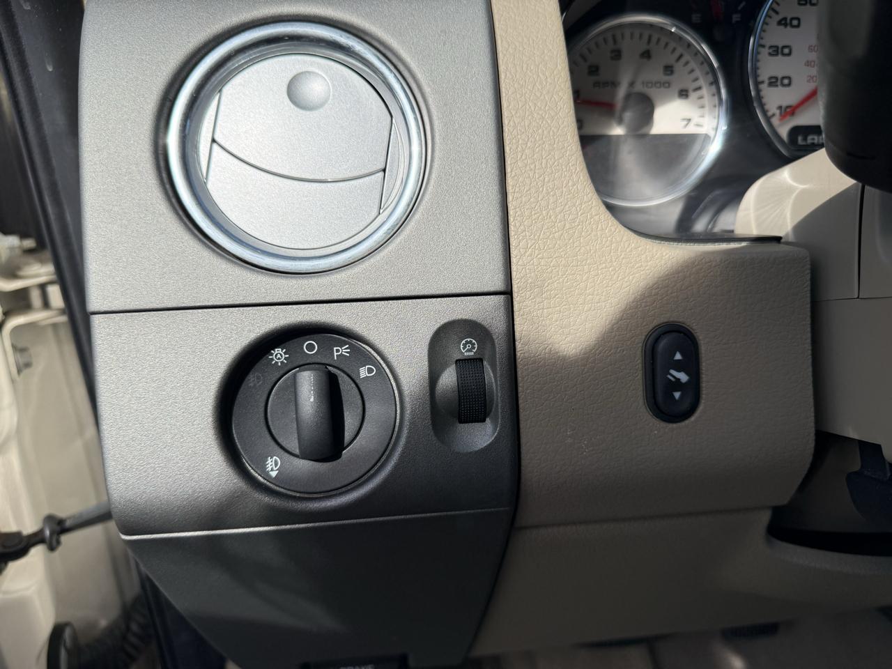 Ford F-150 SuperCrew Crew Cab 139" XLT 4WD 2008