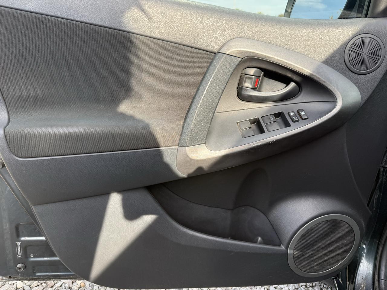 Toyota RAV4 4dr Sport 4-cyl 4WD (Natl) 2012