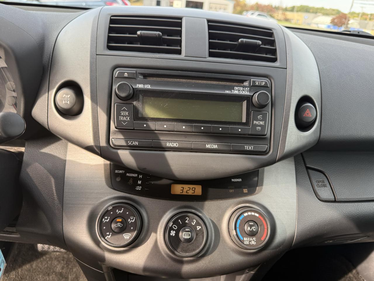 Toyota RAV4 4dr Sport 4-cyl 4WD (Natl) 2012