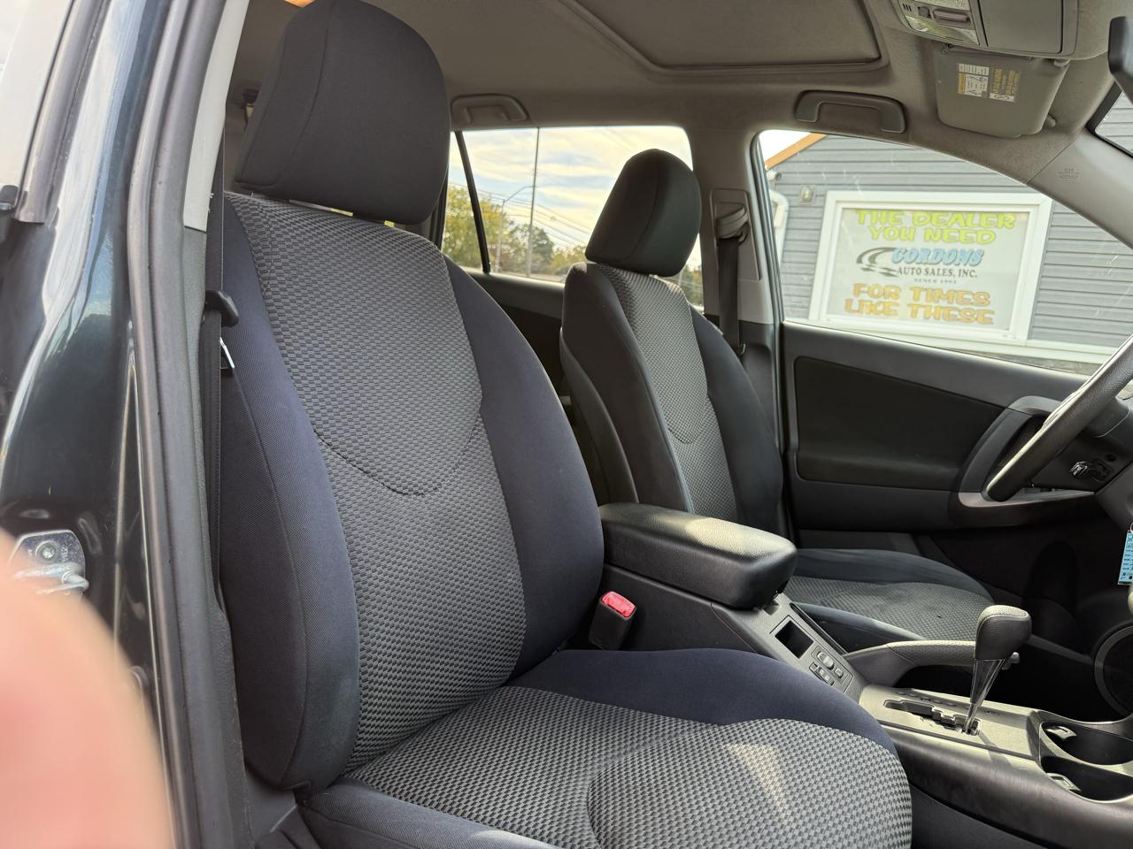 Toyota RAV4 4dr Sport 4-cyl 4WD (Natl) 2012