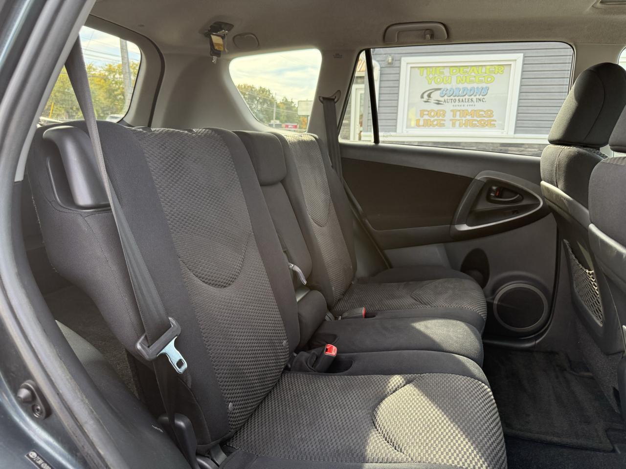 Toyota RAV4 4dr Sport 4-cyl 4WD (Natl) 2012