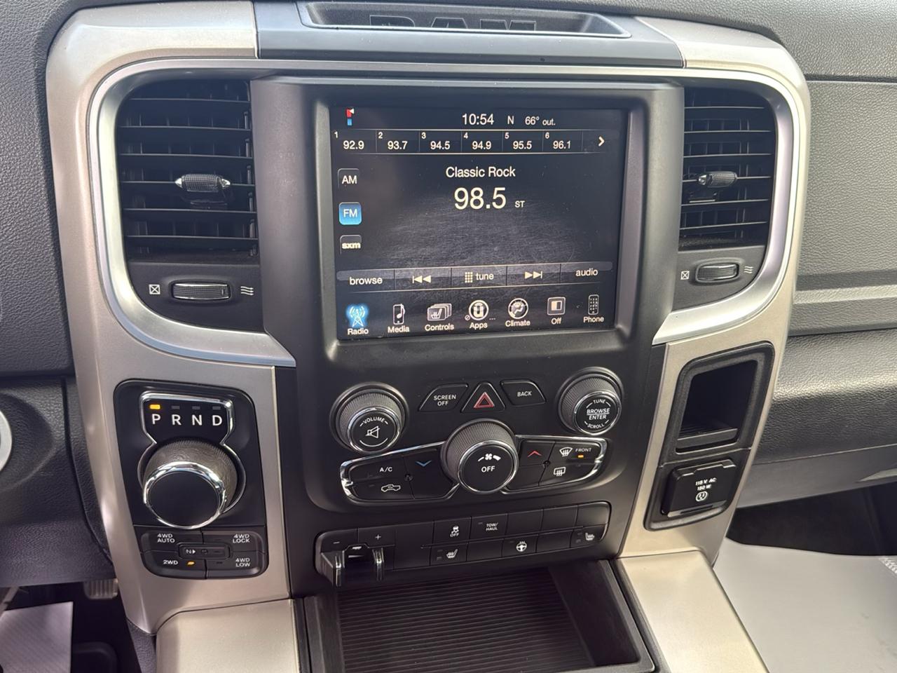 RAM 1500 Big Horn 4x4 Crew Cab 5'7" Box 2014