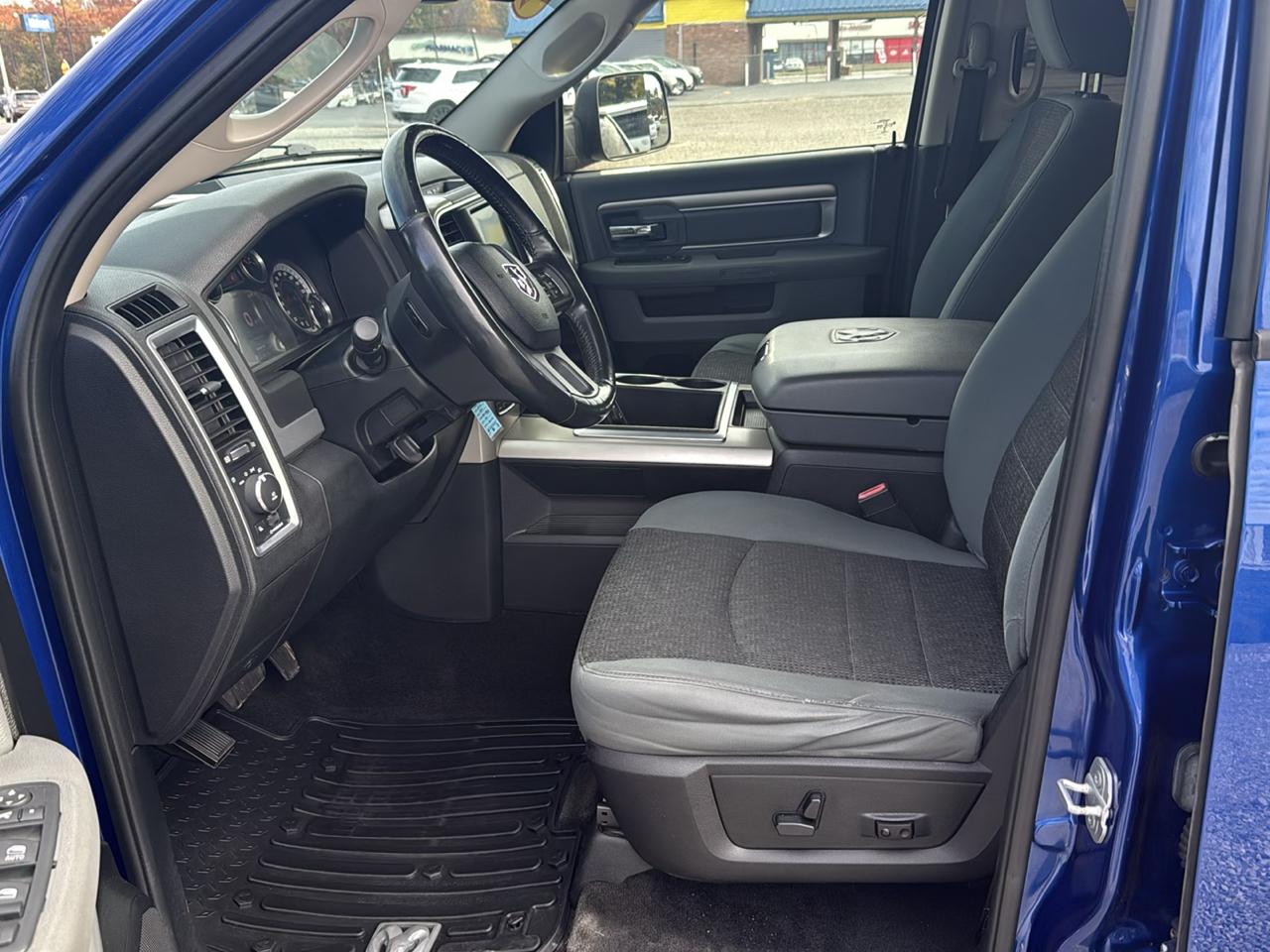 RAM 1500 Big Horn 4x4 Crew Cab 5'7" Box 2014