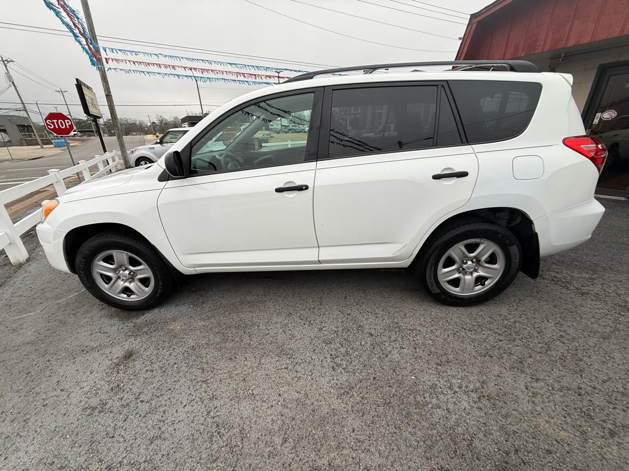 Toyota RAV4 Base I4 2WD 2012