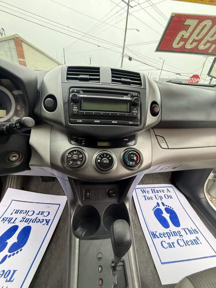 Toyota RAV4 Base I4 2WD 2012