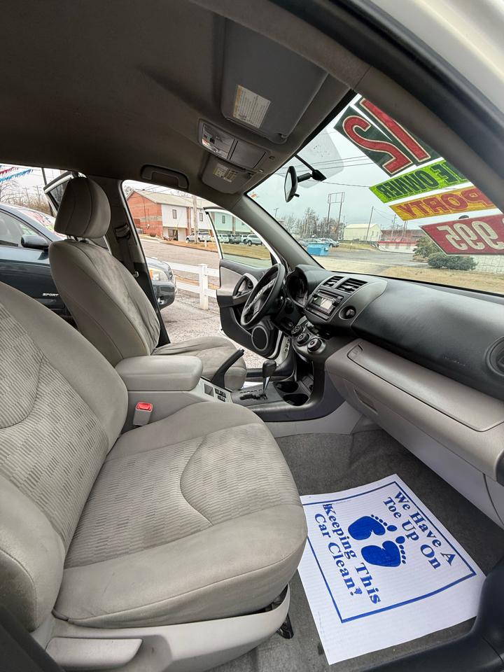 Toyota RAV4 Base I4 2WD 2012