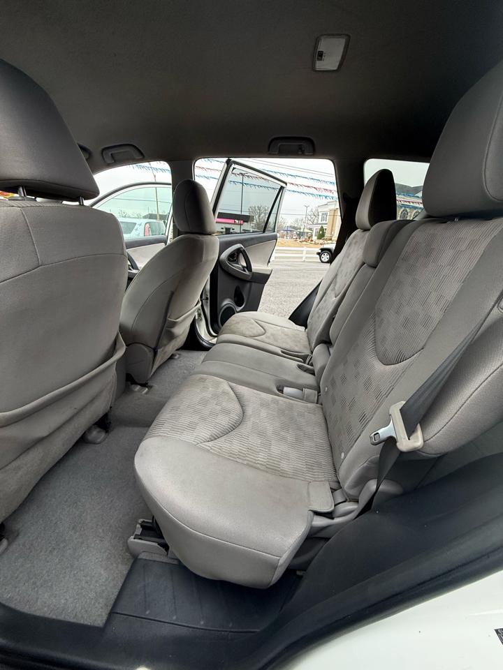 Toyota RAV4 Base I4 2WD 2012