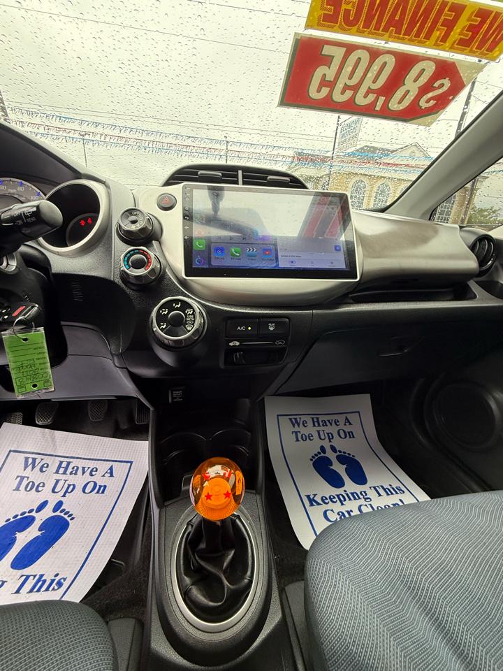 Honda Fit Sport 5-Speed MT 2011