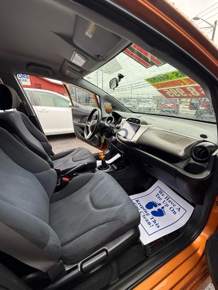 Honda Fit Sport 5-Speed MT 2011