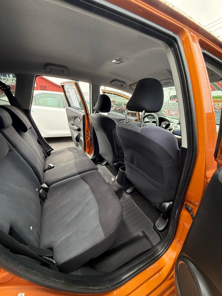 Honda Fit Sport 5-Speed MT 2011