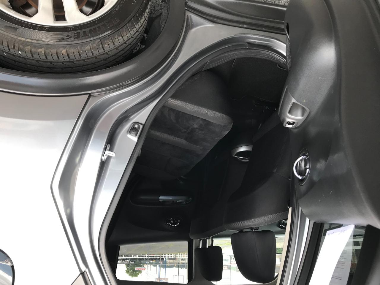 Nissan Juke SV FWD 2016