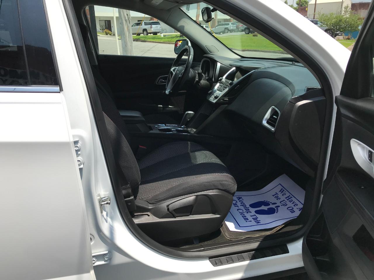Nissan Juke SV FWD 2016