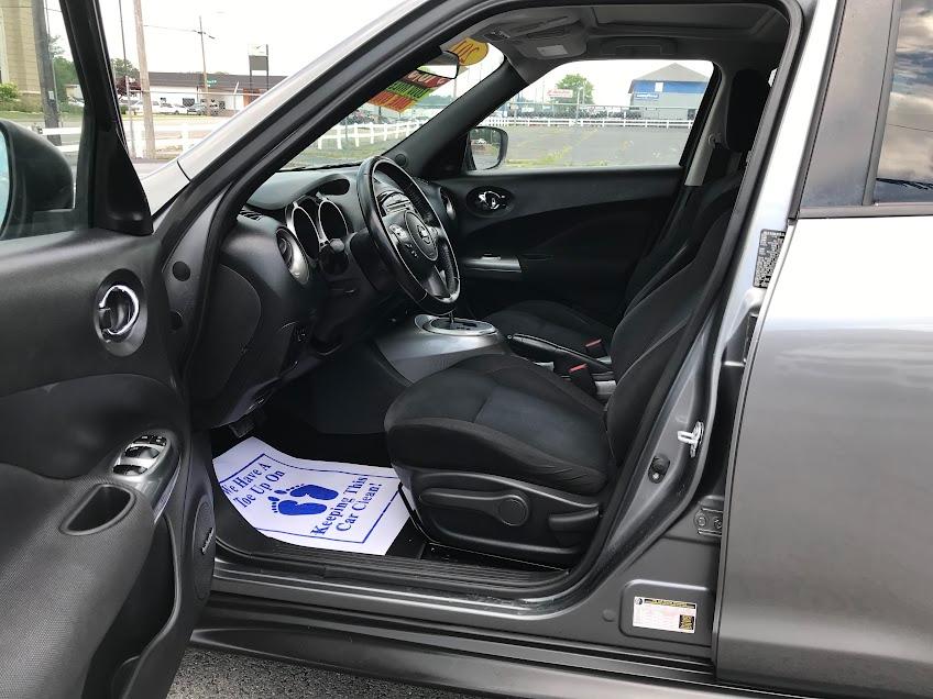 Nissan Juke SV FWD 2016