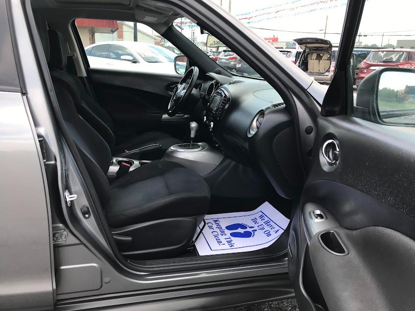 Nissan Juke SV FWD 2016