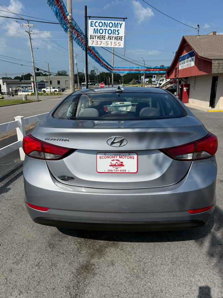 Hyundai Elantra SE 6AT 2016