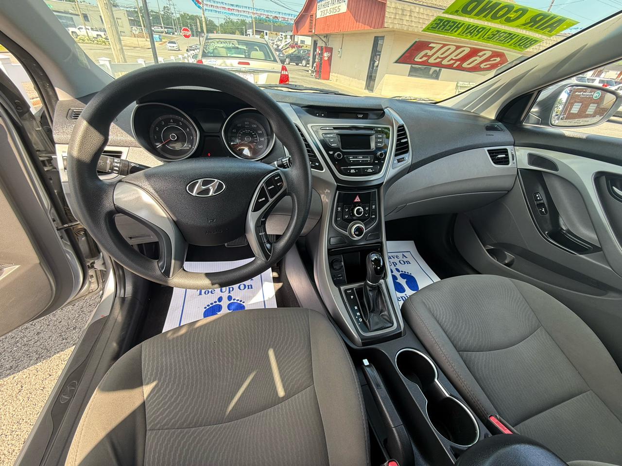 Hyundai Elantra SE 6AT 2016