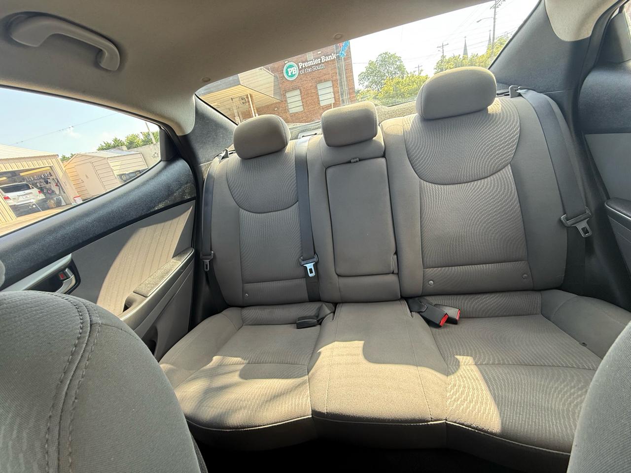 Hyundai Elantra SE 6AT 2016
