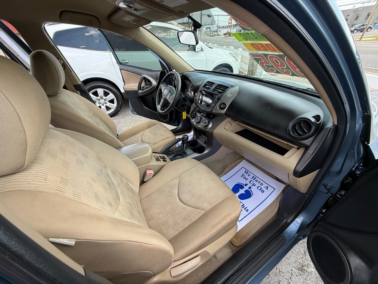 Toyota RAV4 Base I4 2WD 2010