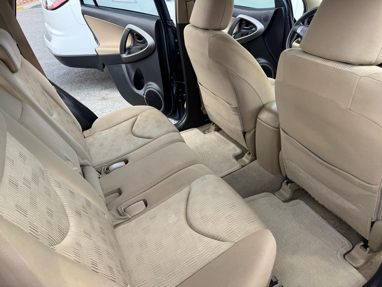 Toyota RAV4 Base I4 2WD 2010