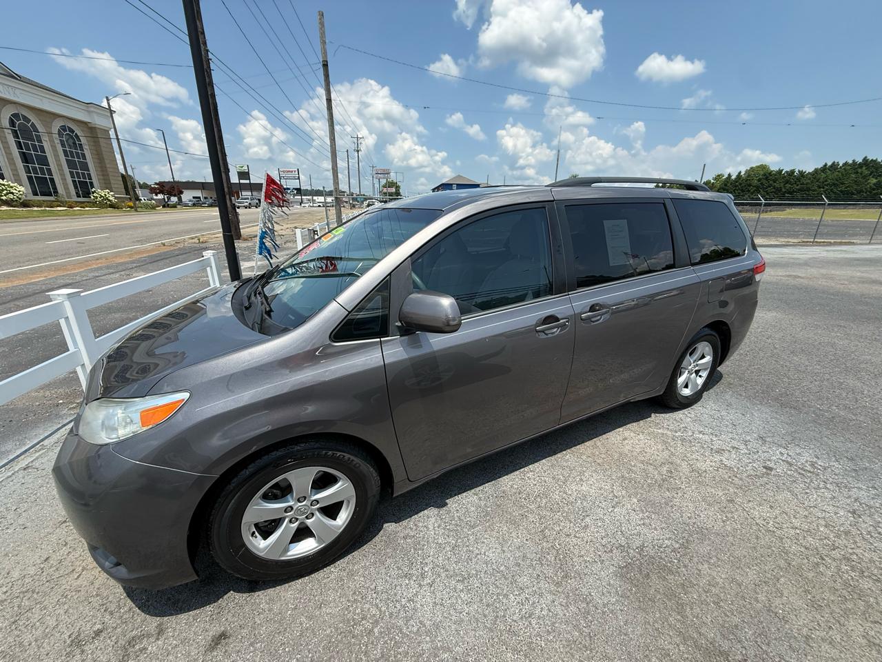 2013 Toyota Sienna LE FWD 8-Passenger V6