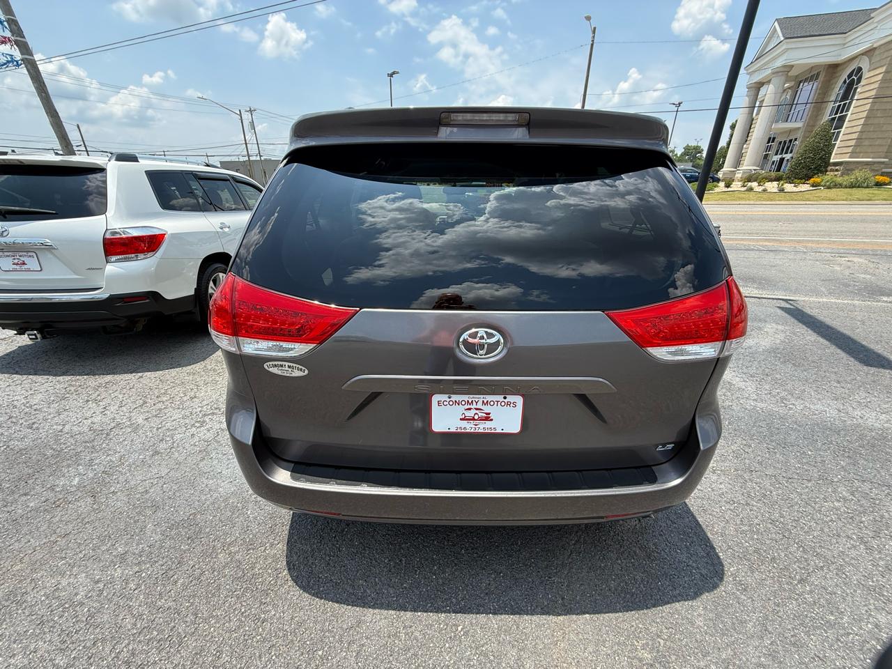 Toyota Sienna LE FWD 8-Passenger V6 2013