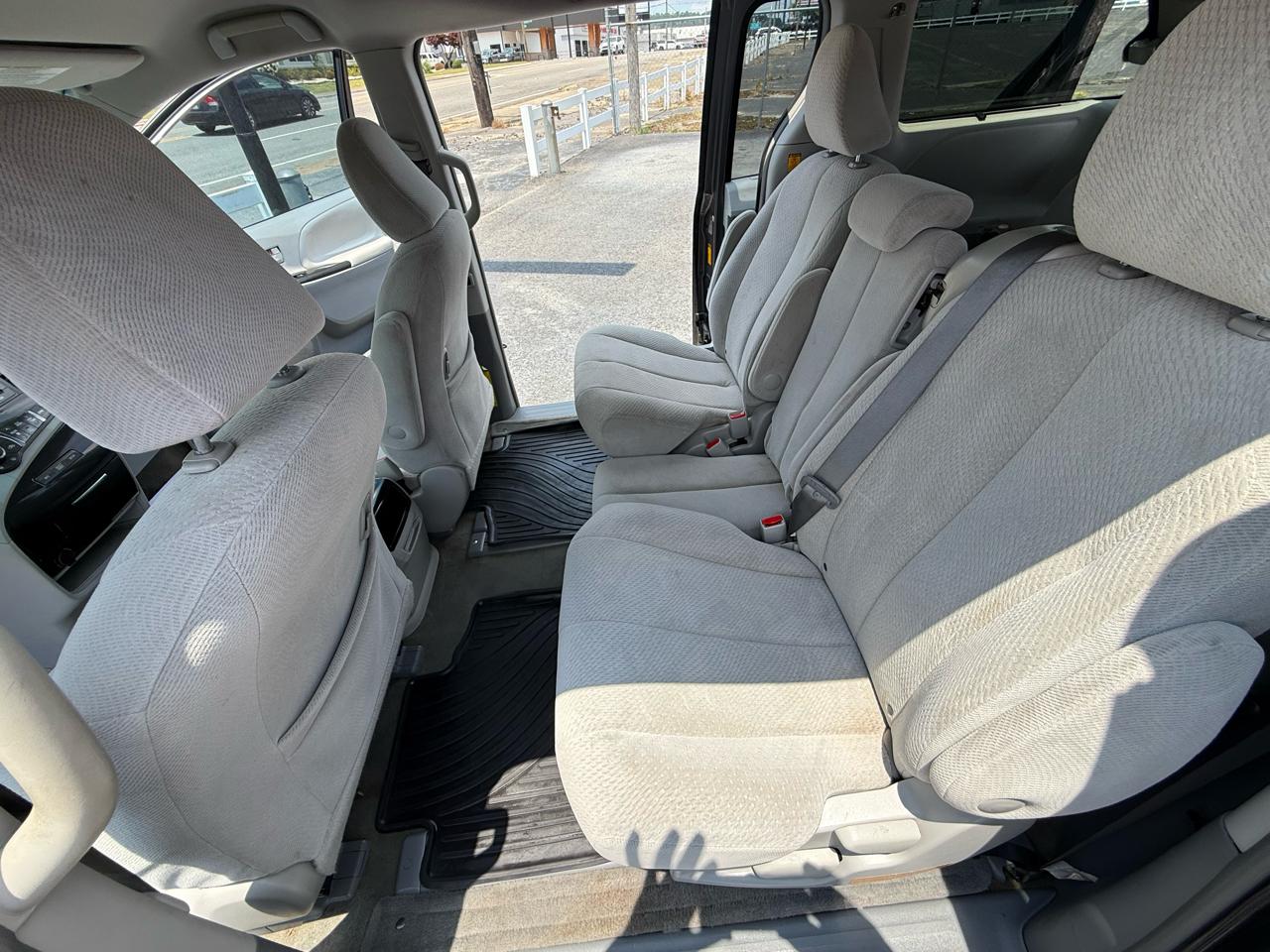 Toyota Sienna LE FWD 8-Passenger V6 2013