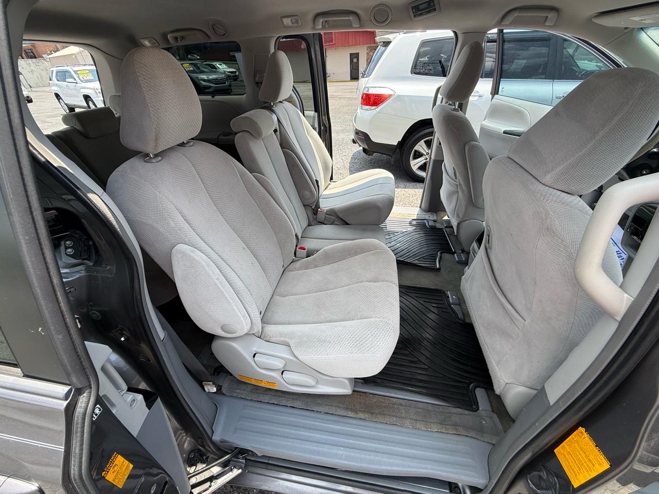 Toyota Sienna LE FWD 8-Passenger V6 2013