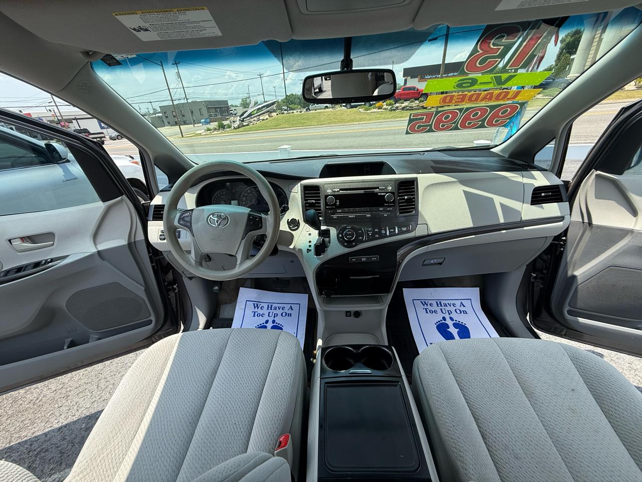 Toyota Sienna LE FWD 8-Passenger V6 2013