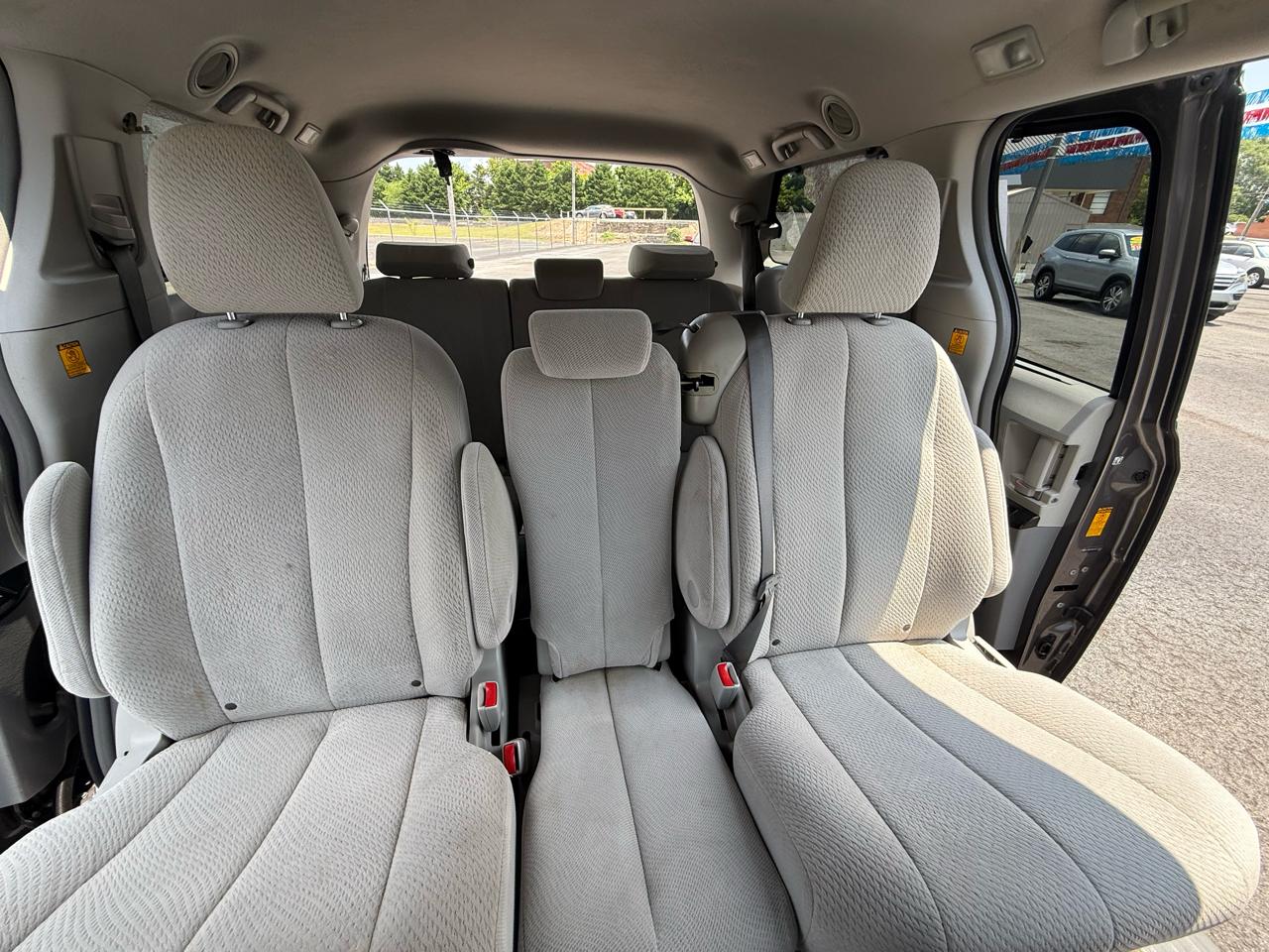 Toyota Sienna LE FWD 8-Passenger V6 2013
