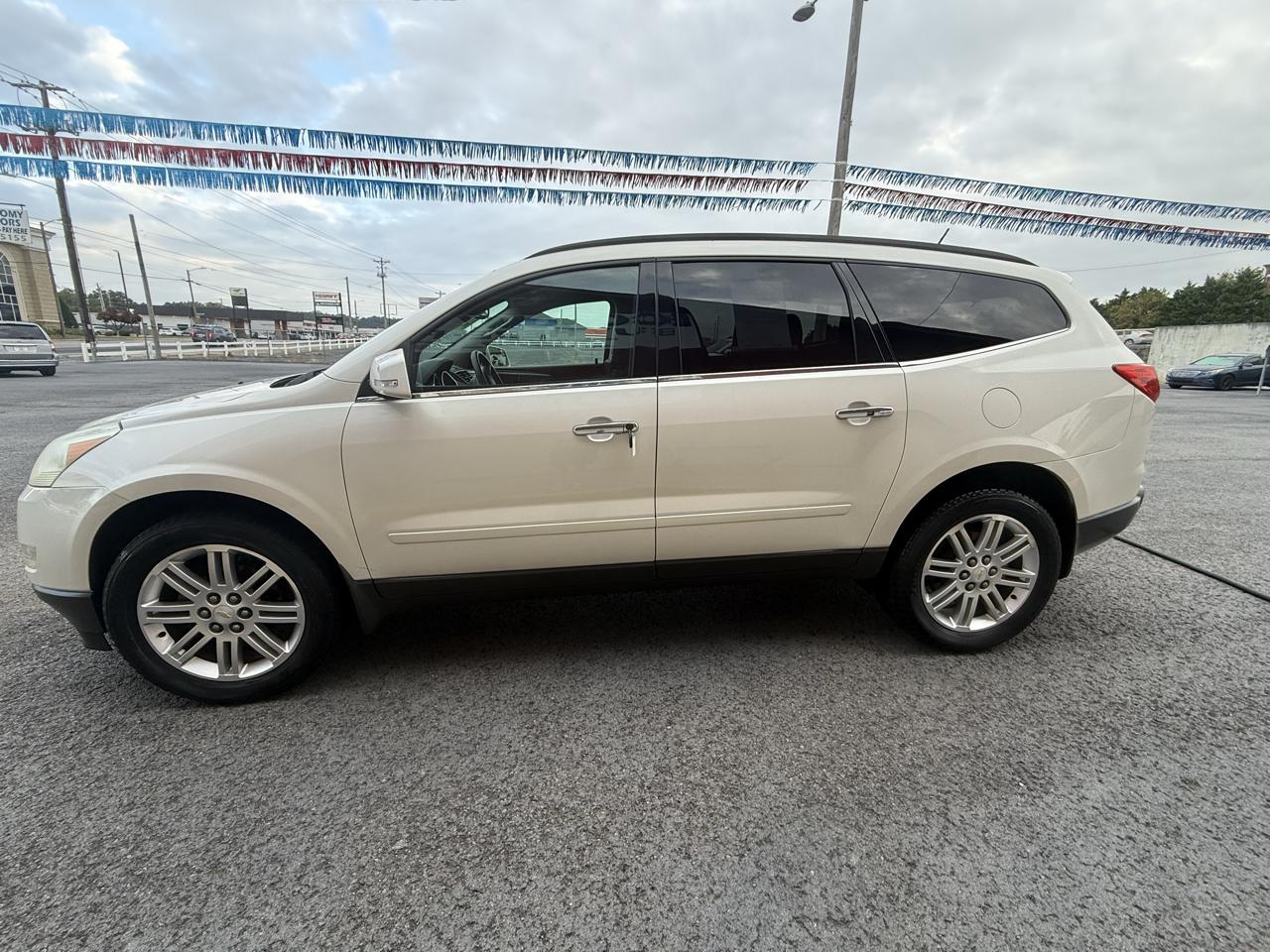 2011 Chevrolet Traverse LT FWD
