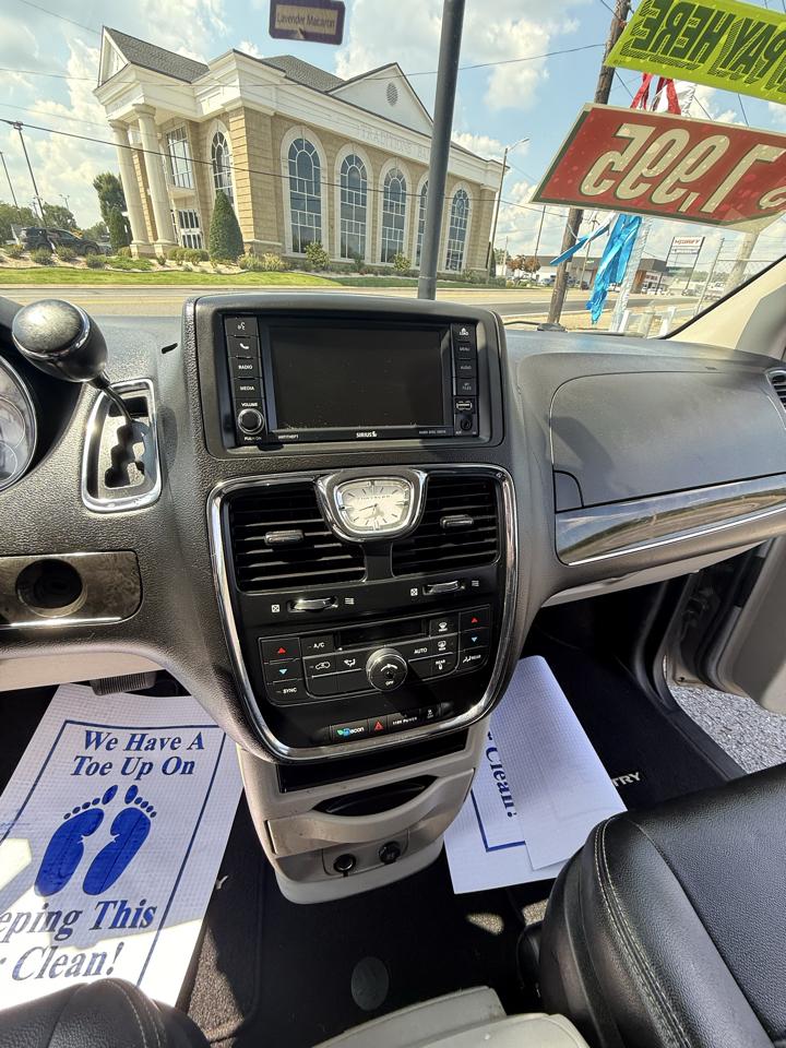 Chrysler Town & Country Touring 2013