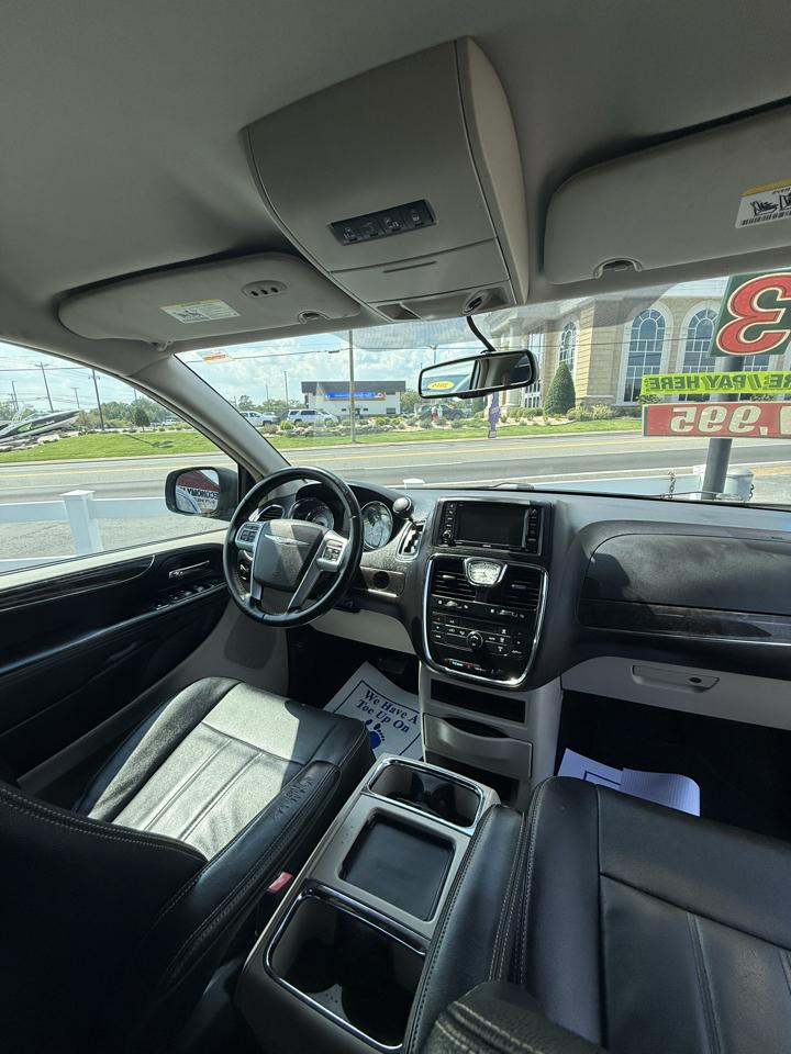 Chrysler Town & Country Touring 2013