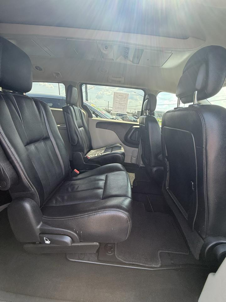 Chrysler Town & Country Touring 2013