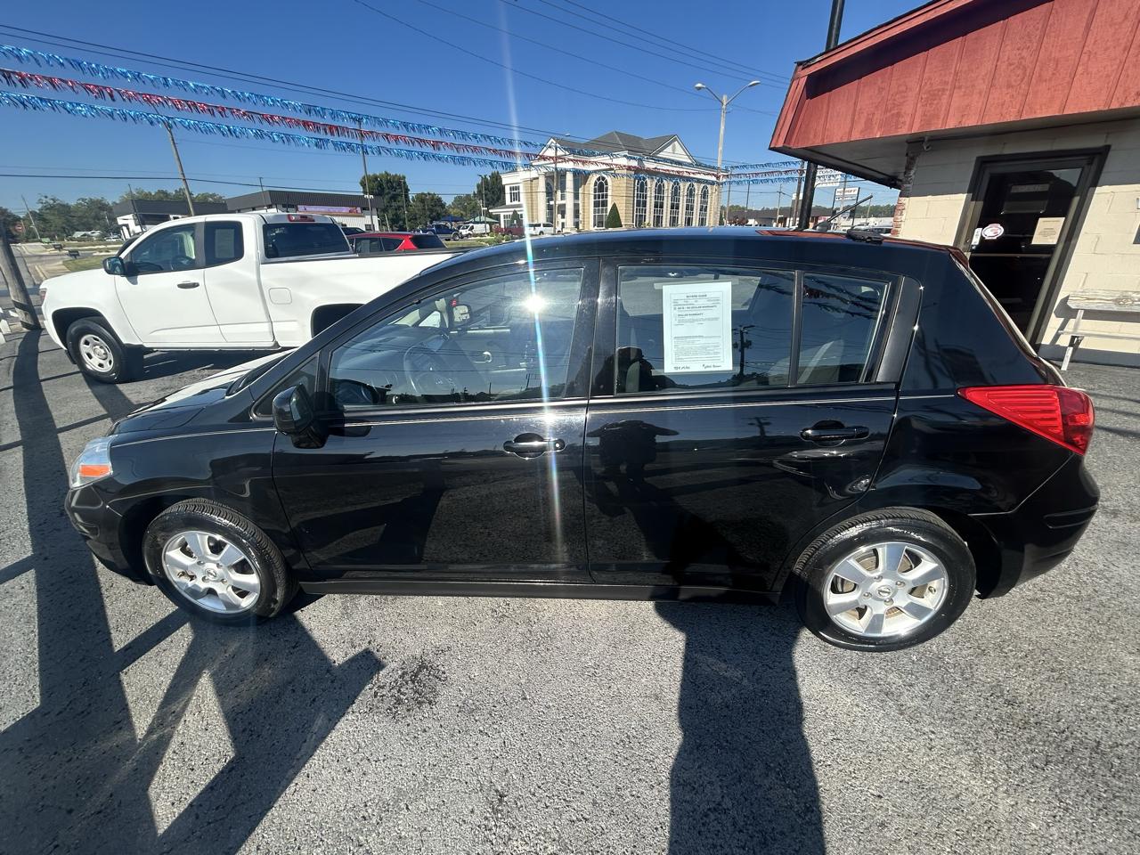 Nissan Versa 1.8 S Hatchback 2012