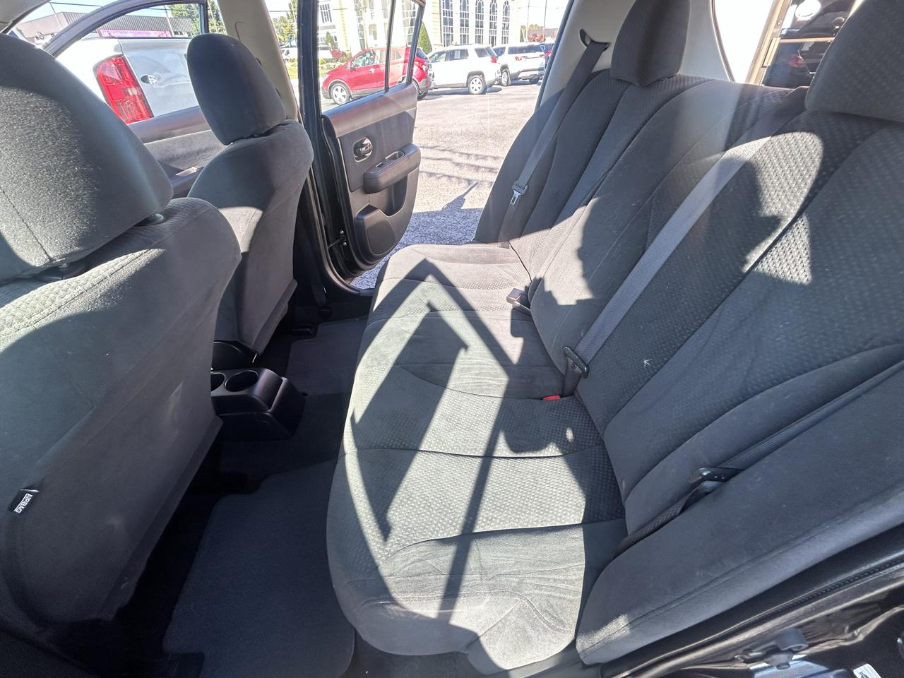 Nissan Versa 1.8 S Hatchback 2012