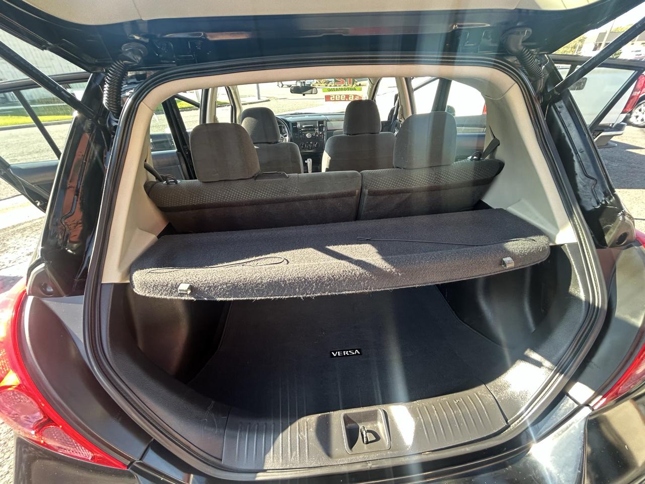 Nissan Versa 1.8 S Hatchback 2012
