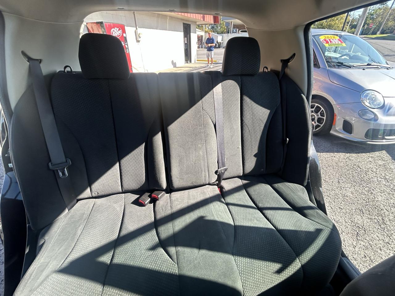 Nissan Versa 1.8 S Hatchback 2012