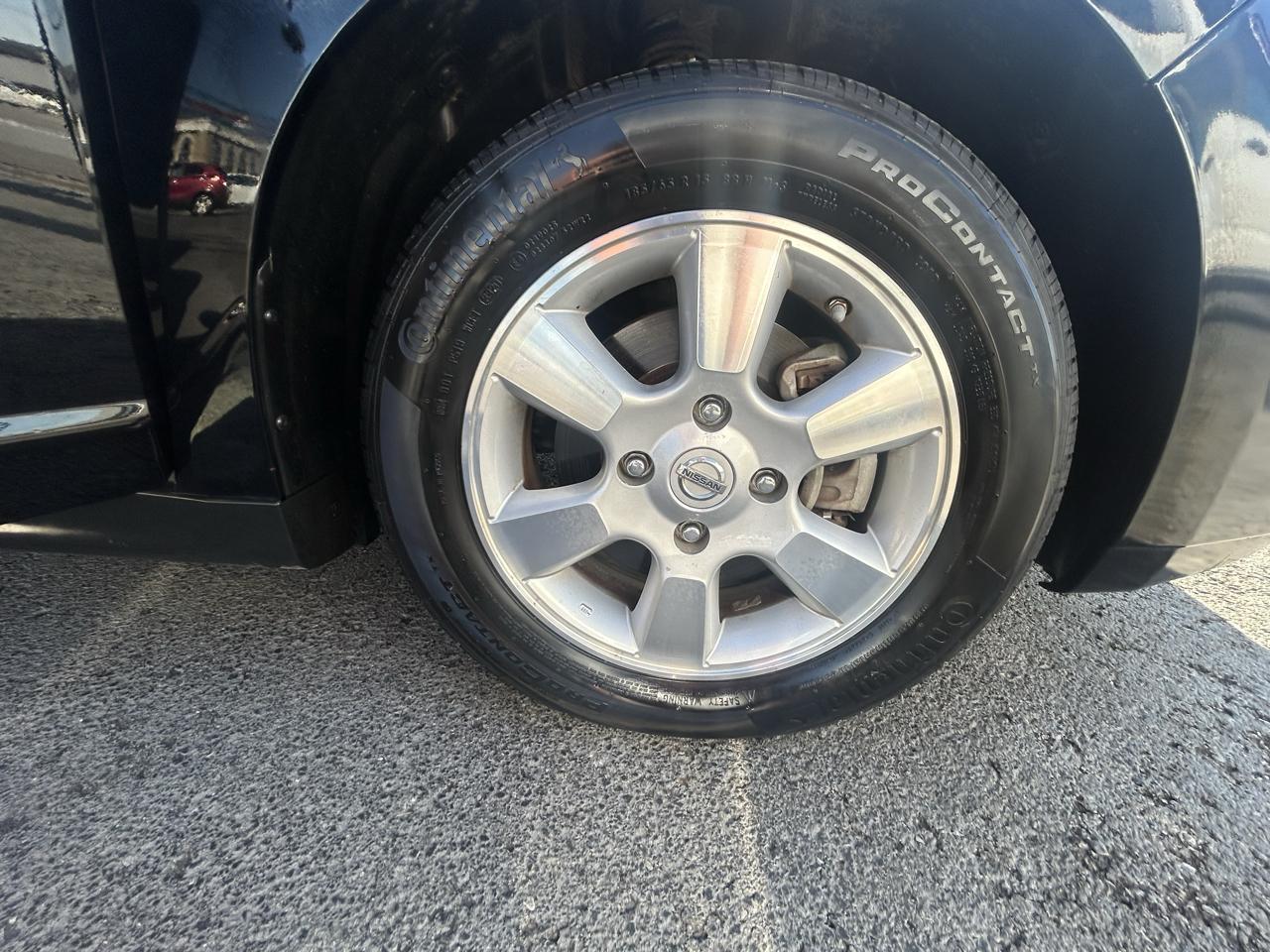 Nissan Versa 1.8 S Hatchback 2012