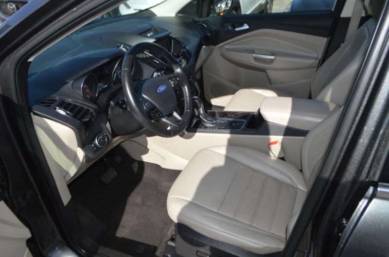 Ford Escape Titanium 4WD 2017