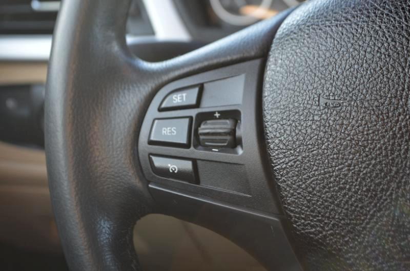 BMW 3-Series 328i Sedan 2012