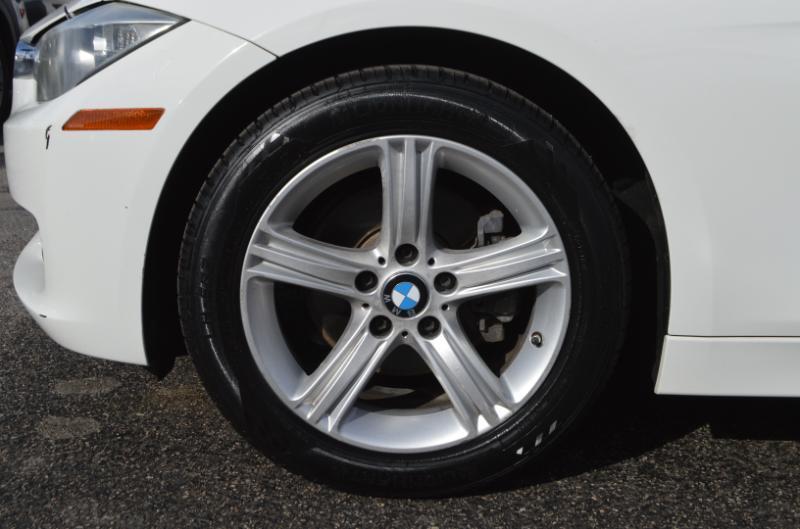 BMW 3-Series 328i Sedan 2012