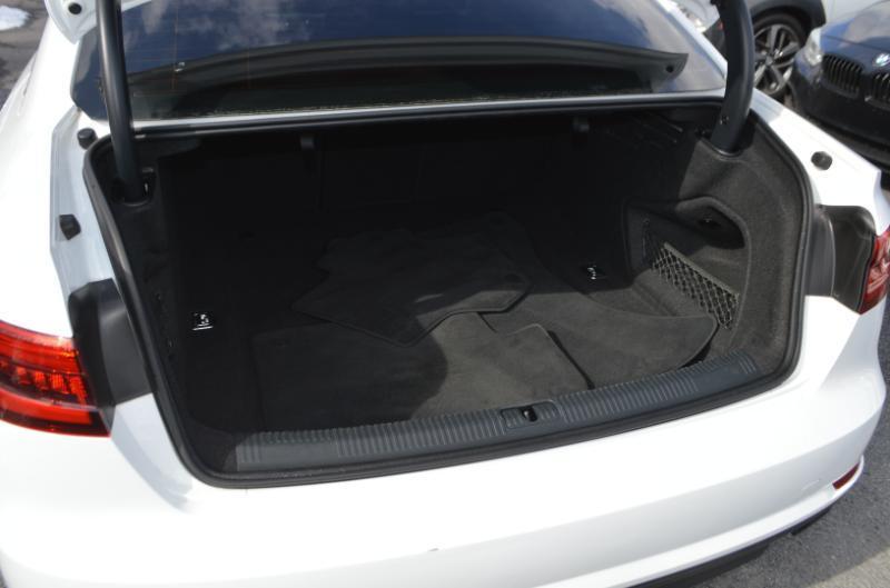 Audi A4 2.0T Premium quattro Sedan 2017