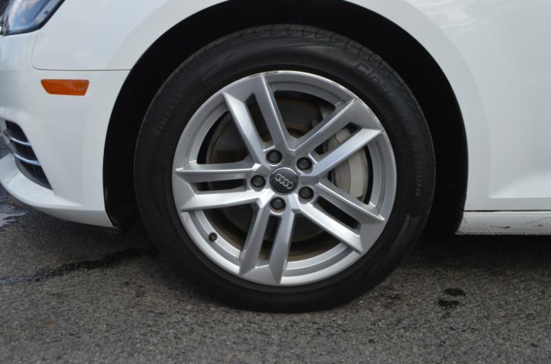 Audi A4 2.0T Premium quattro Sedan 2017