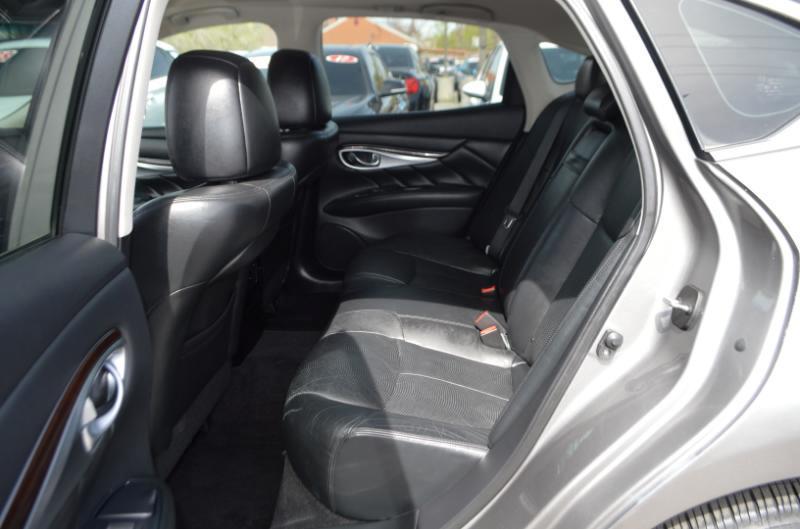 Infiniti M M37x 2011