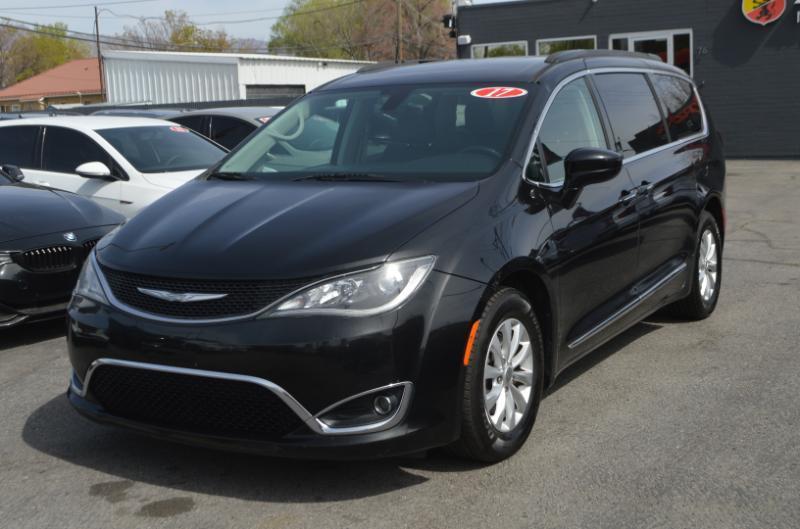 Chrysler Pacifica Touring-L 2017