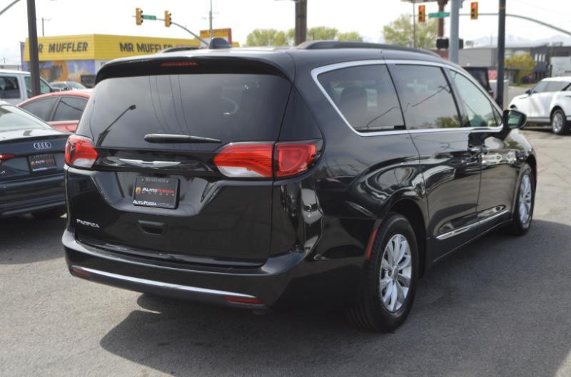 Chrysler Pacifica Touring-L 2017